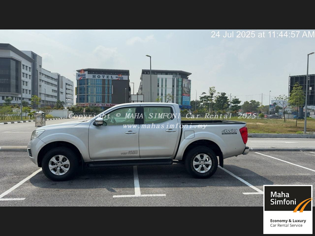 Nissan Navara 2.5A Diesel-Silver