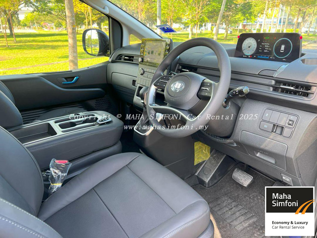 Hyundai Staria 2.2A Diesel-Black - Image 5